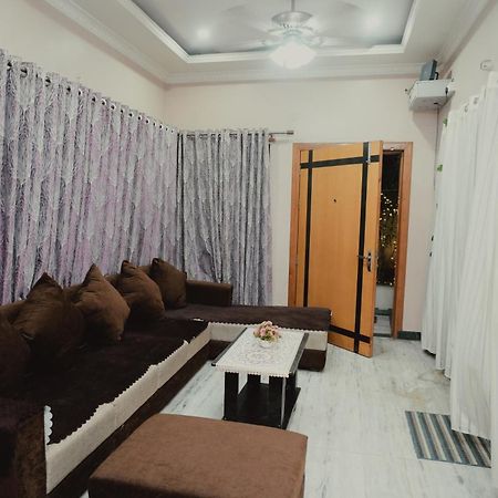 The Q3 Inn Гувахати Екстериор снимка