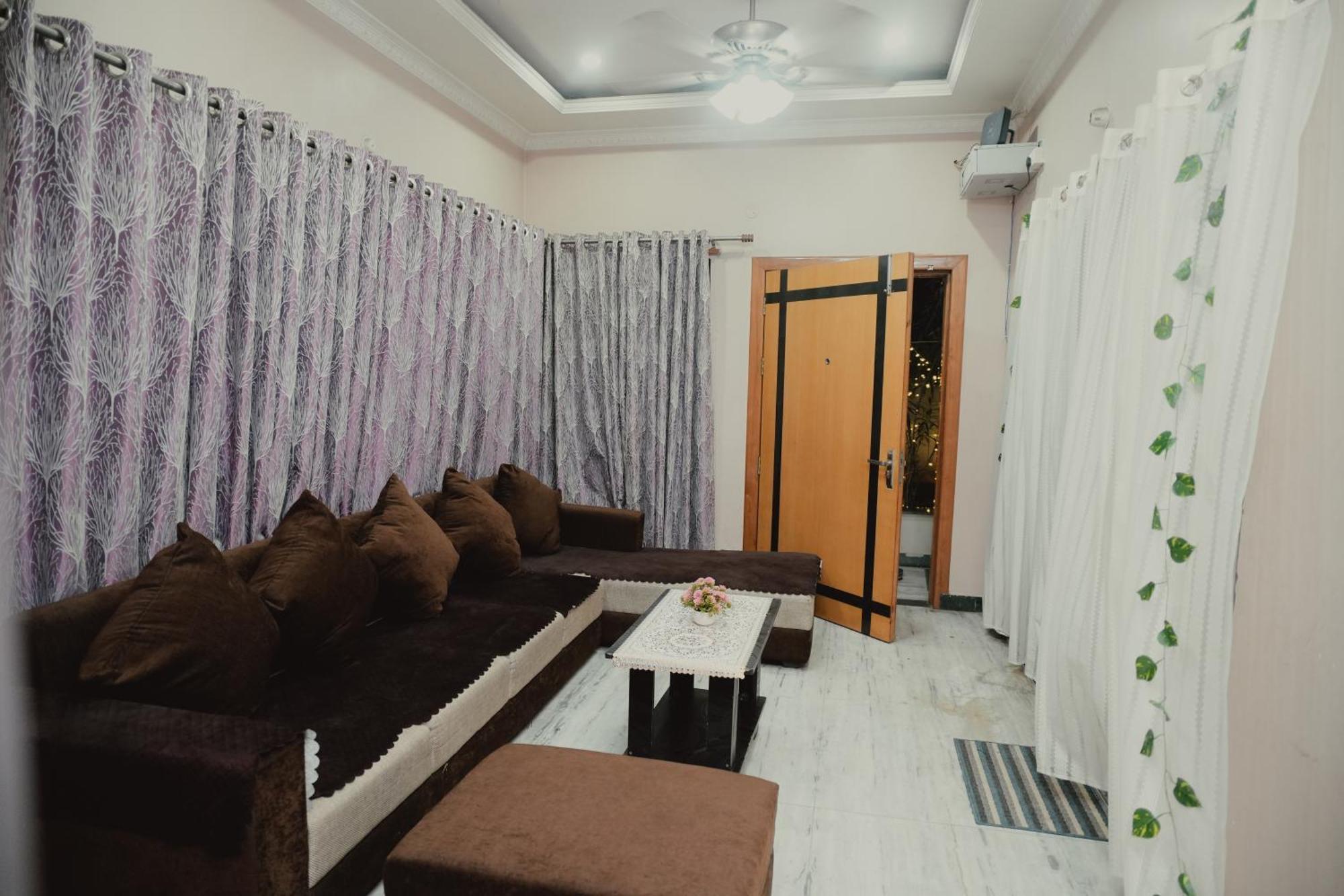 The Q3 Inn Гувахати Екстериор снимка