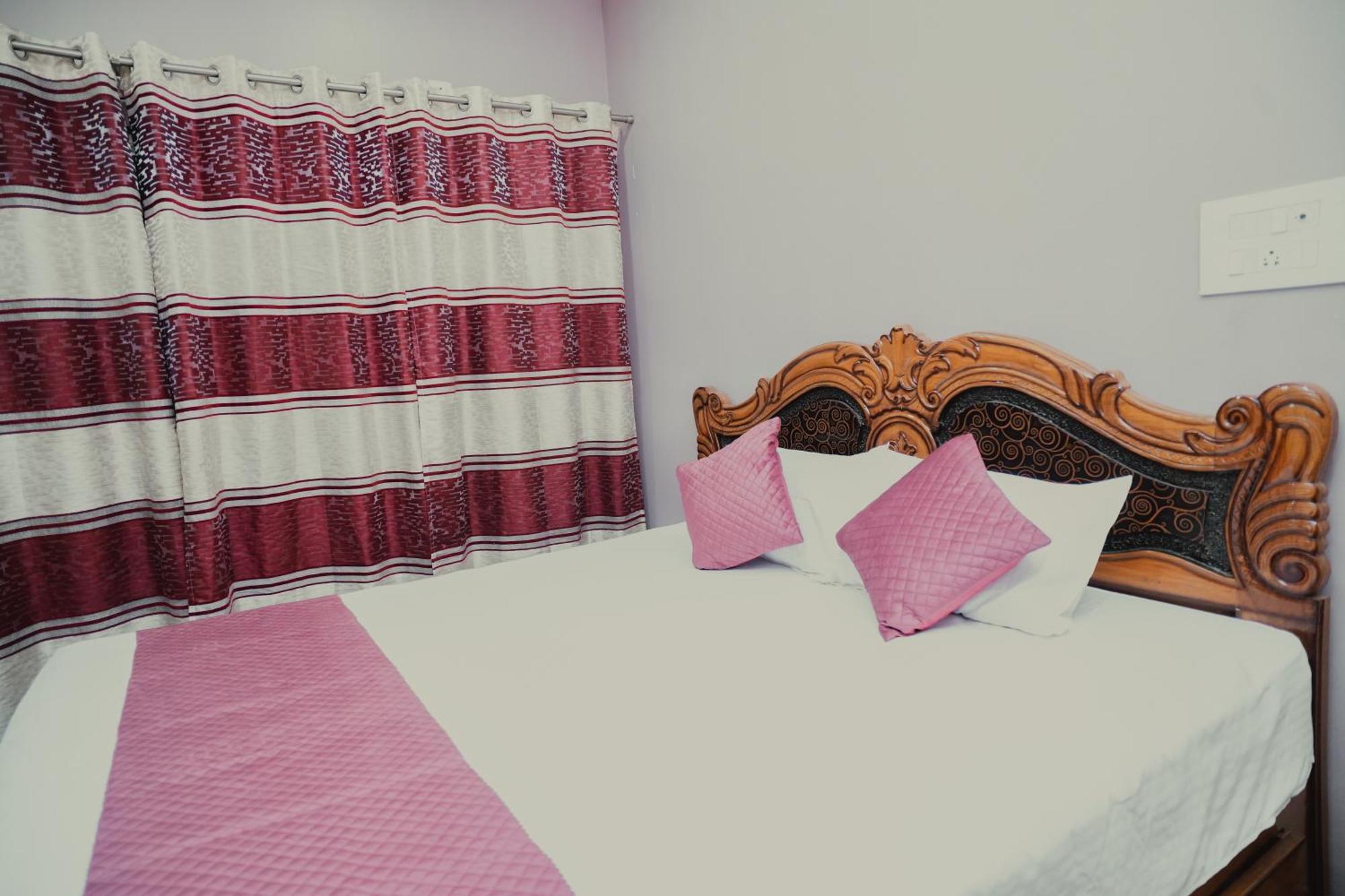 The Q3 Inn Гувахати Екстериор снимка
