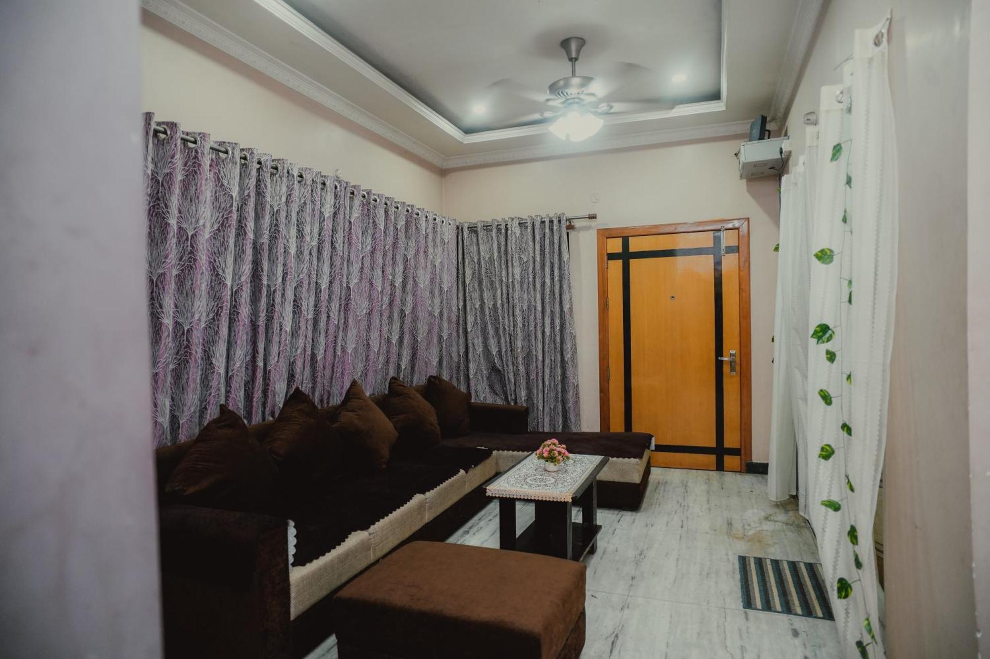 The Q3 Inn Гувахати Екстериор снимка